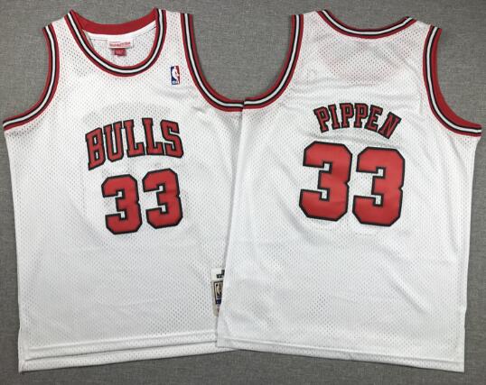 Mitchell & Ness NBA Men's Chicago Bulls Scottie Pippen stitched jersey